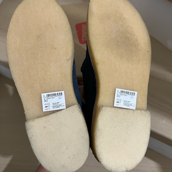 Clarks desert boots in us 8 - Picture 2 of 3